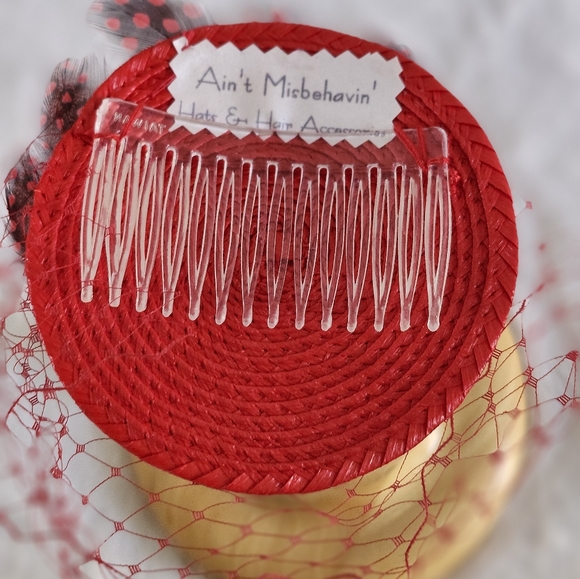 Red Feathered Fascinator - Picture 4 of 4